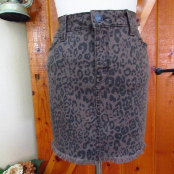 MUDD Animal Print Mini Jean Skirt Brown Junior 7 Stretchy Distressed Hem - Picture 10 of 12